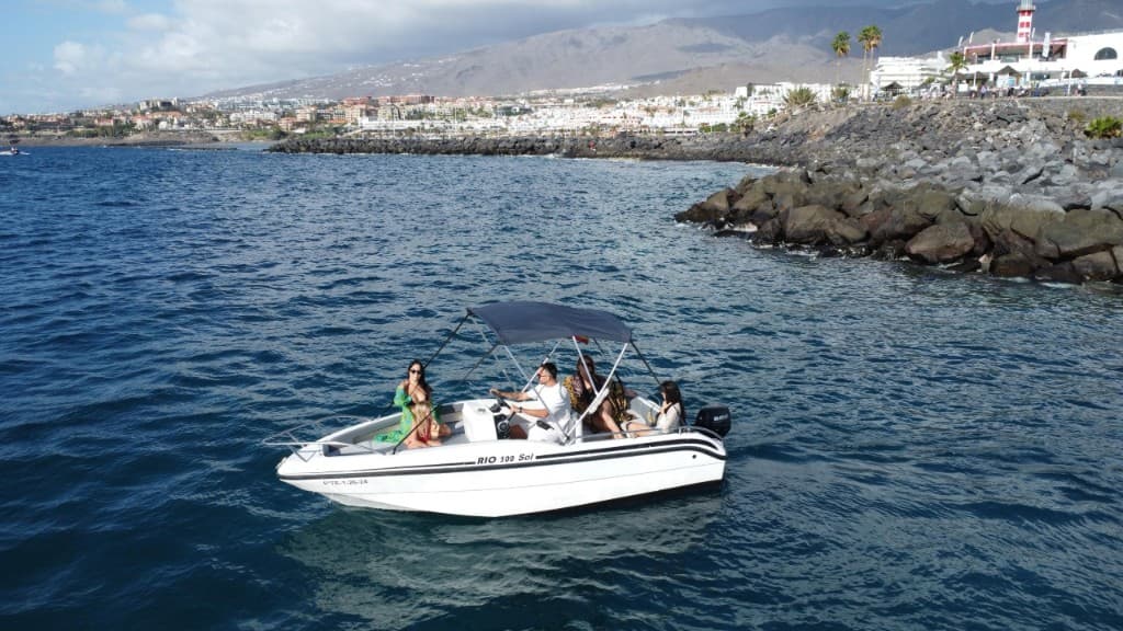 Self rented – Boat without license